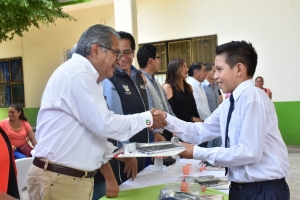 ENCABEZA TITULAR DE SEPH CEREMONIA DE CLAUSURA EN LA ESCUELA PRIMARIA REVOLUCIÓN DEL MUNICIPIO DE PISAFLORES