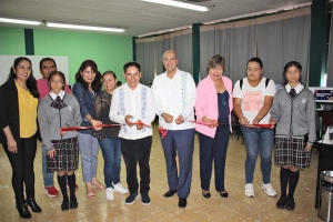 Secundaria de Zimap&aacute;n recibi&oacute; mobiliario y equipo de c&oacute;mputo