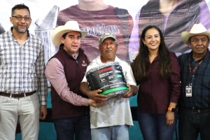 Entrega Saderh proyectos agropecuarios en Chapulhuacán y Jacala