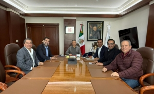 Julio Menchaca fortalece cooperación con la industria de la construcción