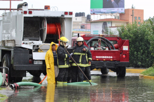 Bomberos permanecen atentos al desarrollo de precipitaciones pluviales