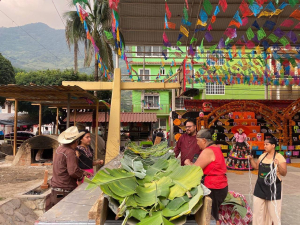 Con zacahuil gigante de ocho metros, celebraron en Pisaflores Día de Muertos