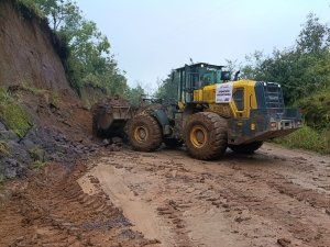 Se suman 92 m&aacute;quinas pesadas a los trabajos de apertura de caminos