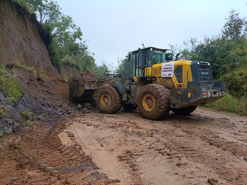 Se suman 92 máquinas pesadas a los trabajos de apertura de caminos