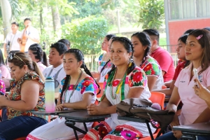 Natividad Castrejón entregó Telebachillerato Comunitario en Huazalingo