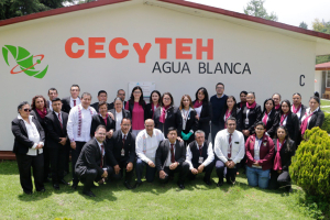 Estudiantes del CECyTEH Plantel Agua Blanca recibieron libros y uniformes