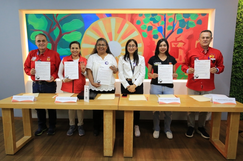 Firma Adolfo Pontigo ocho compromisos por la niñez, las adolescencias y la juventud