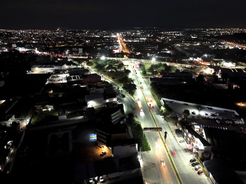 Everardo Márquez se suma a la modernización del alumbrado en las principales vialidades de Pachuca.