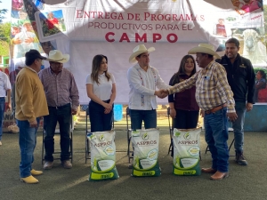 Fortalecen al campo con entrega regional de apoyos productivos en Omitl&aacute;n
