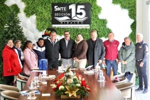 Said Vargas se reúne con docentes en Mixquiahuala.