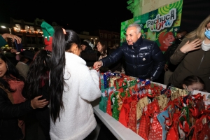 Alrededor de 3 mil pachuque&ntilde;os acuden a posada en Plaza Independencia