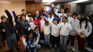 Estudiantes destacados disfrutan semifinal en Palco de Gobierno