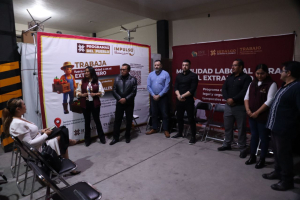 Trabajadores agr&iacute;colas hidalguenses reciben taller sobre sus derechos laborales al colocarse en una empresa canadiense