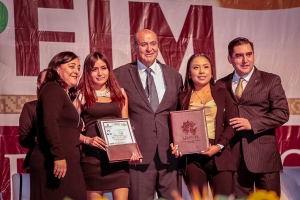 Entregaron autoridades estatales, títulos a estudiantes de la UPFIM