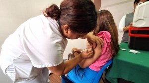 Hidalgo incrementa metas de vacunaci&oacute;n contra influenza y COVID-19 para el invierno