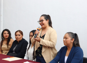 Mujeres pintan mural como expresión contra la violencia