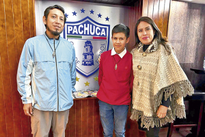 Artesanos acudieron al Palco del Pueblo&nbsp;a ver un partido de futbol