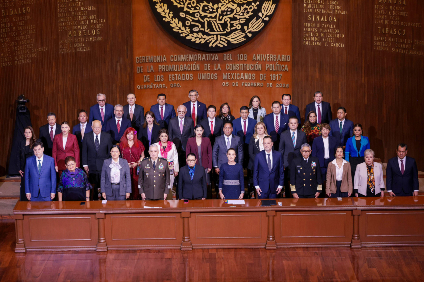 JMS acompaña a Claudia Sheinbaum a la ceremonia por el 108 aniversario de la Constitución