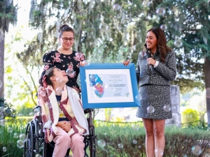 Entrega CDHEH Galard&oacute;n Aurora de Plata 2025 para Valeria A.C.