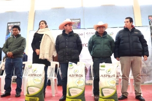 Entrega de apoyos agropecuarios fortalece al campo en Cardonal