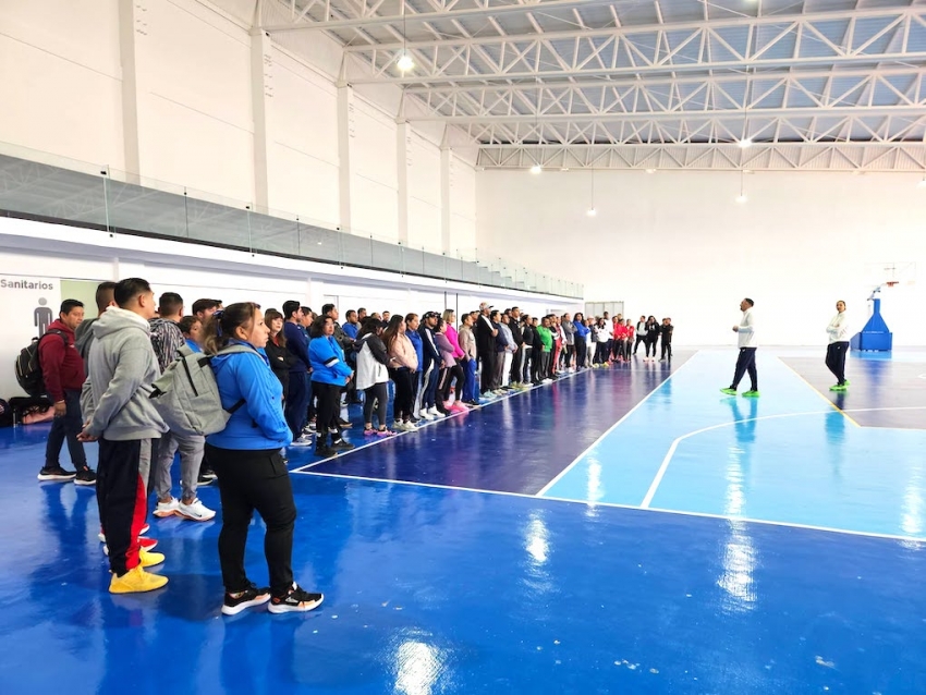 Fortalece IHE la enseñanza del baloncesto escolar en educación básica