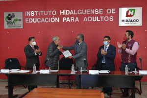 AUTORIDADES EDUCATIVAS RINDEN&nbsp;HOMENAJE AL PRIMER DELEGADO DEL INEA-HIDALGO  &nbsp;