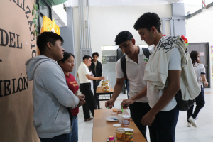 Alumnos de la UTHH promueven la innovaci&oacute;n alimentaria