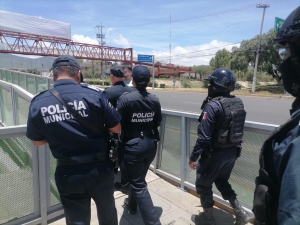 Localizan a un infante caminando solo en la calle