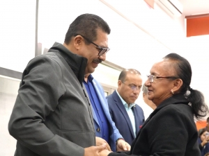 Fortalece SNTE Secci&oacute;n 15 certeza laboral con entrega de licencias prejubilatorias