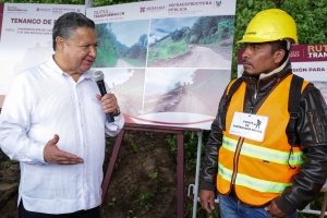 Vigilan construcci&oacute;n de carreteras en Tenango de Doria