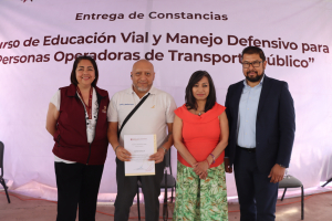    Entrega de Constancias a 75 personas operadoras de transporte público