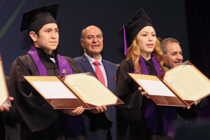 Entrega SEPH 620 t&iacute;tulos a estudiantes de la UPMH